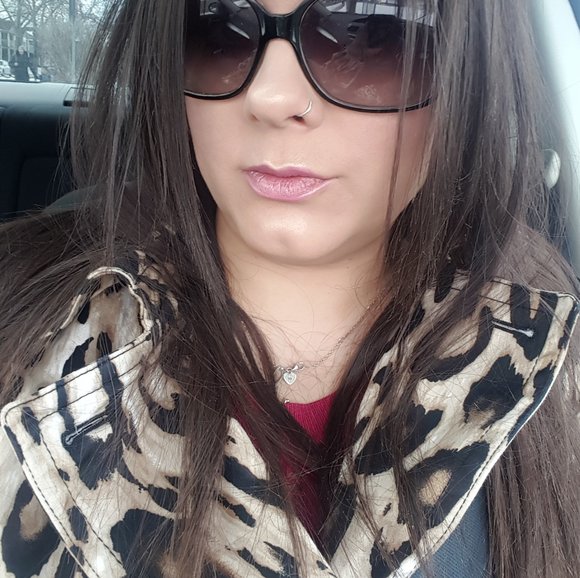 Meet your Posher, Bri - Picture 1 of 1